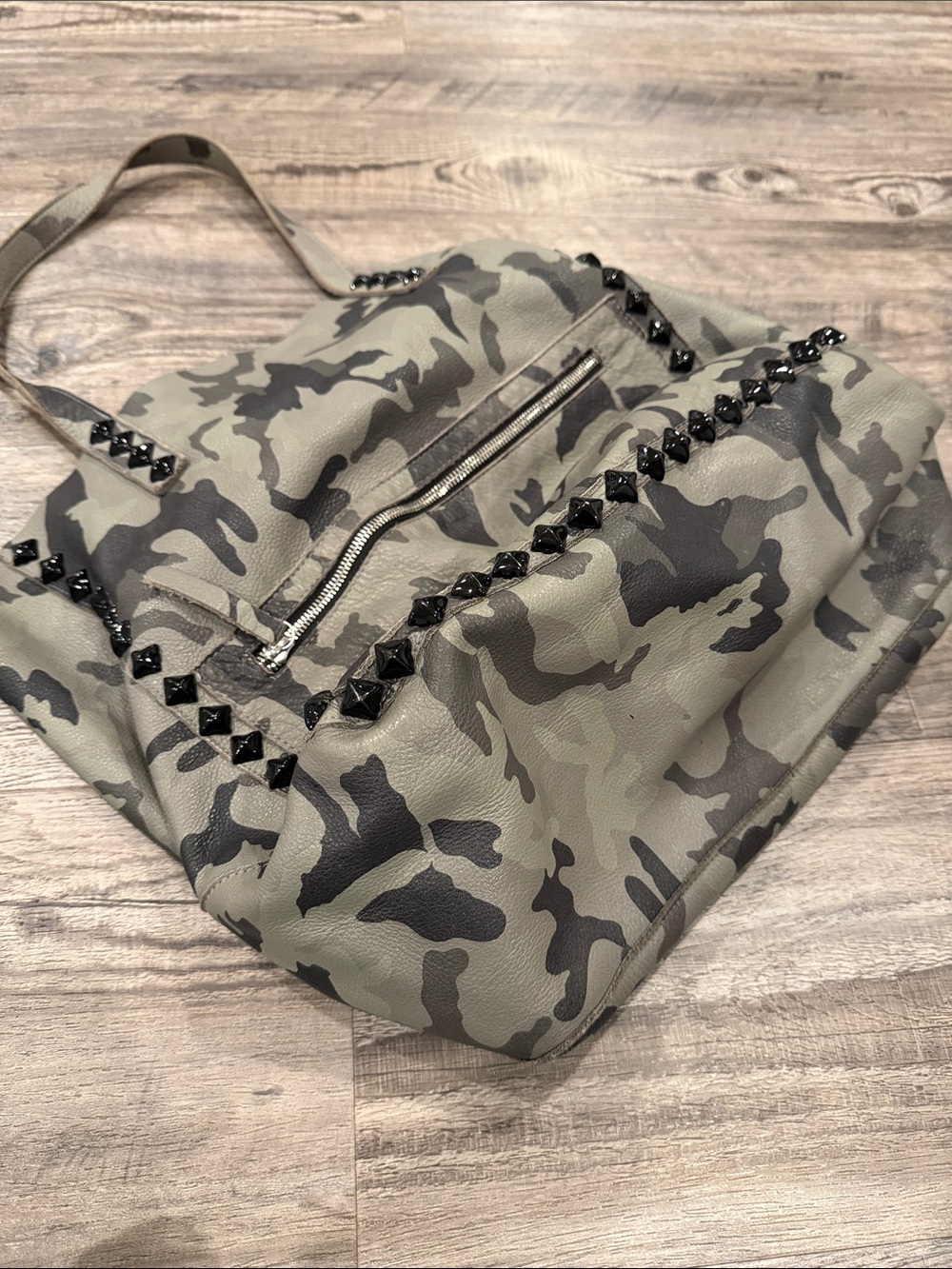 LAGGO 'Miley' Leather Tote Bag in Olive Camo - Picture 13 of 14